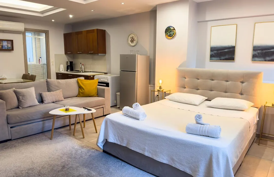 Glamorous & Spacious Renovated Apartment, Syntagma, Dt Athens-1