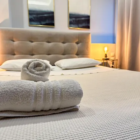Glamorous & Spacious Renovated Apartment, Syntagma, Dt Athens-3
